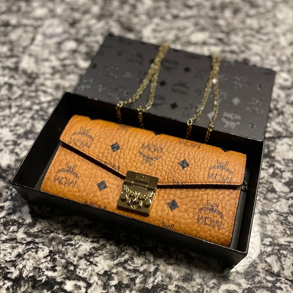 MCM Canvas Coated Wallet on Chain